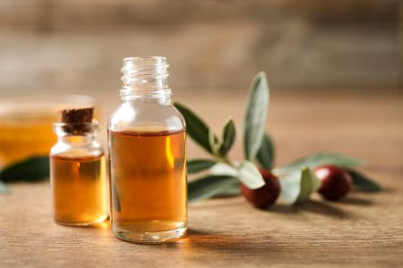 Jojoba oil hydrates and moisturizes the hair without making it frizzy; it also reduces breakage and promotes overall hair health.